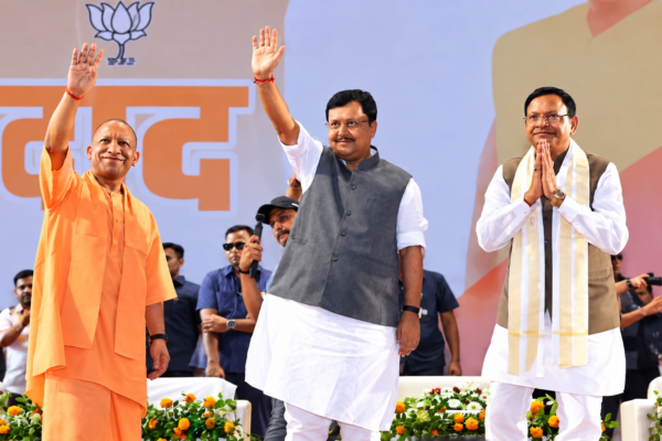 पश्चिमी यूपी की सियासी नब्ज टटोलने मेरठ पहुंचे नितिन नबीन और योगी आदित्यनाथ, 4,800 पदाधिकारियों से संवाद